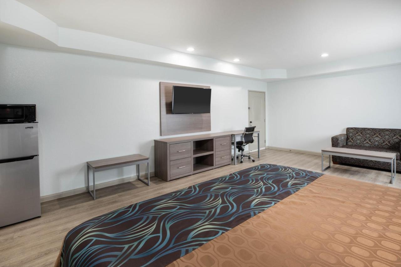 Super 8 By Wyndham Humble Houston Fallcreek Екстер'єр фото