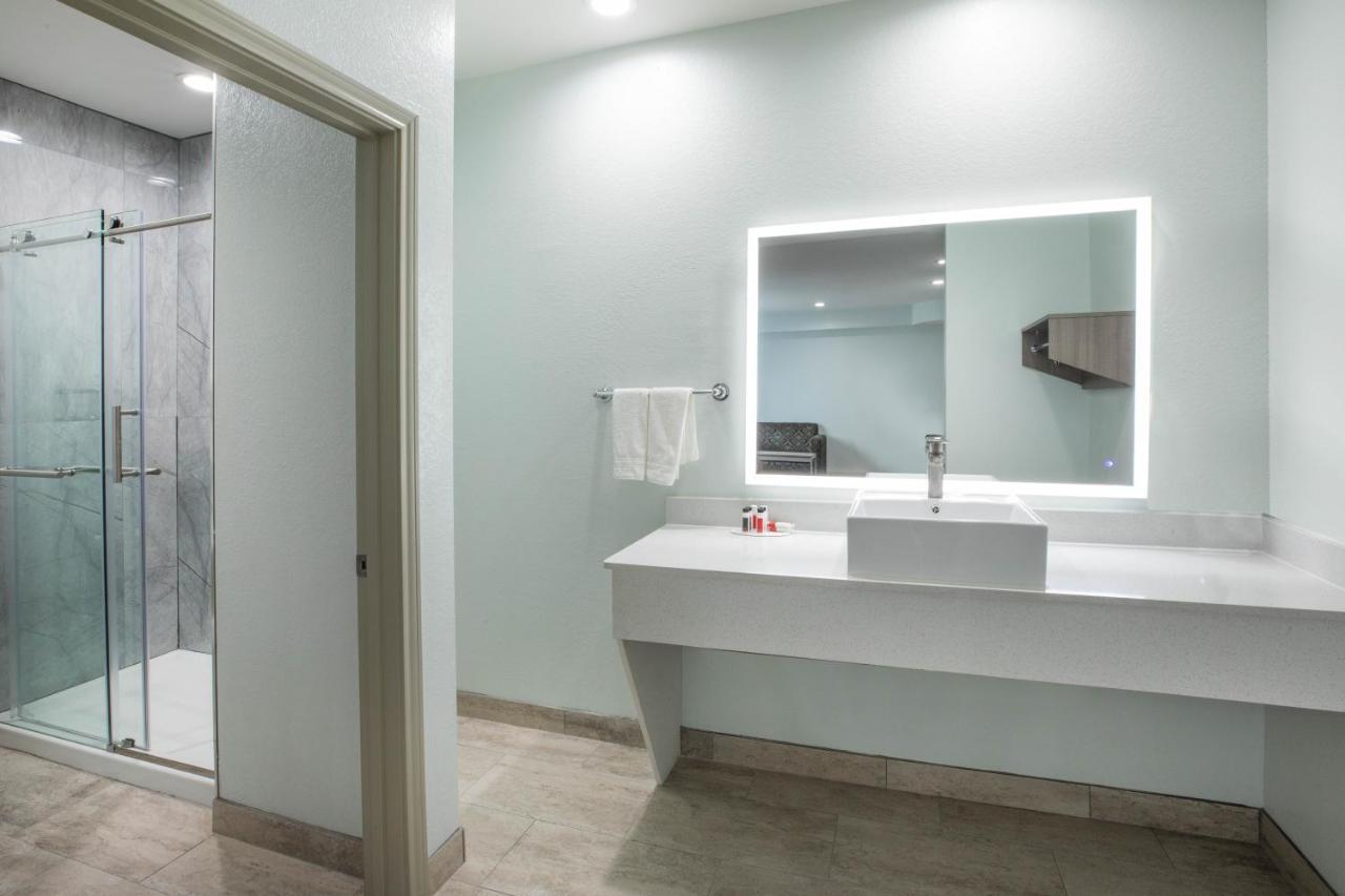 Super 8 By Wyndham Humble Houston Fallcreek Екстер'єр фото