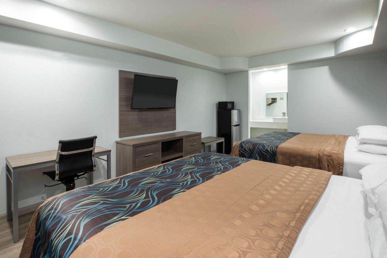 Super 8 By Wyndham Humble Houston Fallcreek Екстер'єр фото